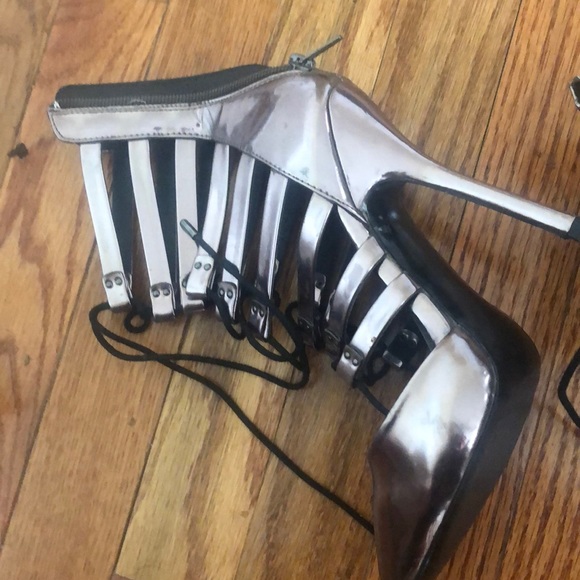 Metallic Steve Madden tie up pumps - Picture 2 of 3